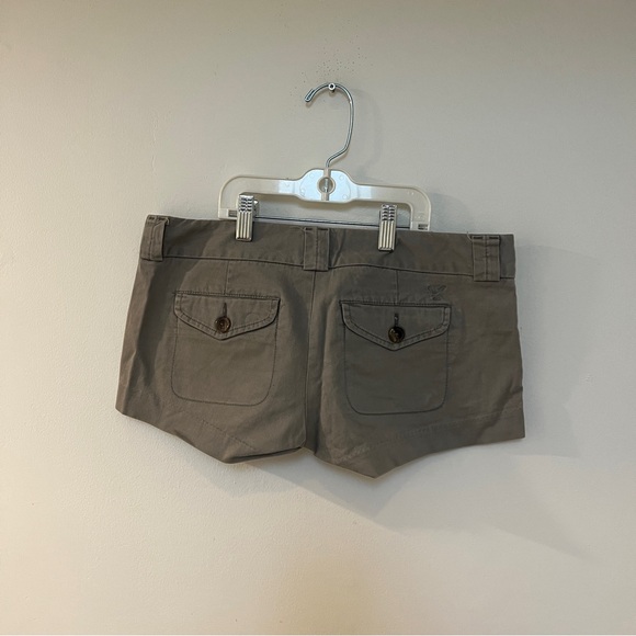 Grey Short Shorts - American Eagle (Size 2 shorts) 🐭 - Picture 8 of 14